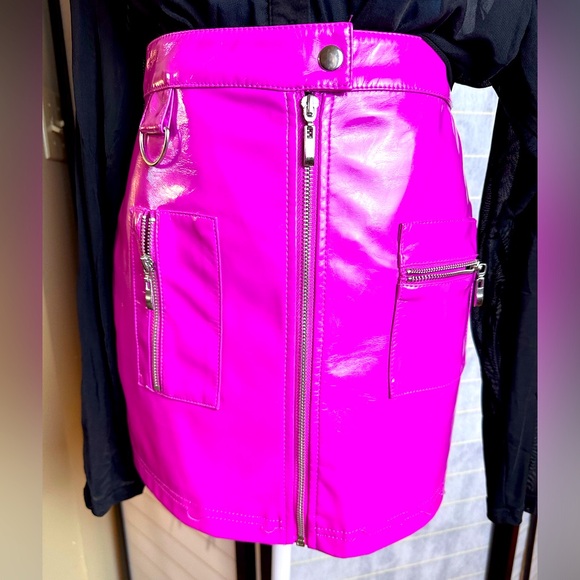 Bubble Gum Pink Vinyl Zipper Mini Skirt Size Small - Picture 2 of 8